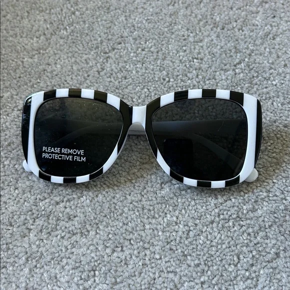 Party Favour Sunglasses Collection - Picture 2 of 6